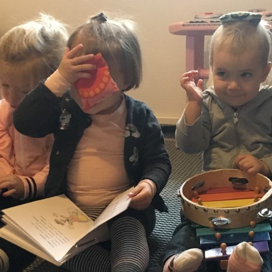 Evas lille bondegård er en pasningsordning med fokus på det enkelte barns behov og udvikling - på samme tid et alternativ til kommunal dagpleje/vuggestue.