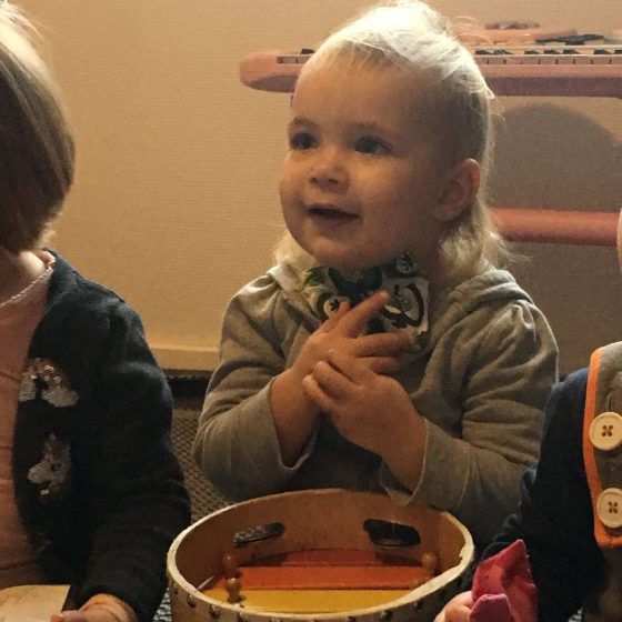 Evas lille bondegård er en pasningsordning med fokus på det enkelte barns behov og udvikling - på samme tid et alternativ til kommunal dagpleje/vuggestue.