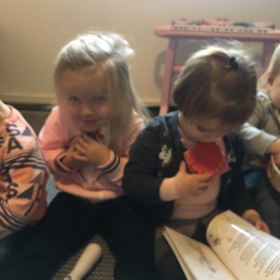 Evas lille bondegård er en pasningsordning med fokus på det enkelte barns behov og udvikling - på samme tid et alternativ til kommunal dagpleje/vuggestue.