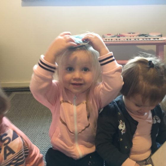 Evas lille bondegård er en pasningsordning med fokus på det enkelte barns behov og udvikling - på samme tid et alternativ til kommunal dagpleje/vuggestue.