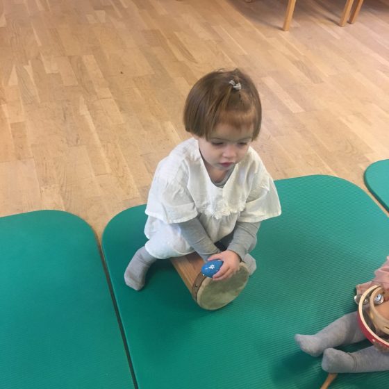 Evas lille bondegård er en pasningsordning med fokus på det enkelte barns behov og udvikling - på samme tid et alternativ til kommunal dagpleje/vuggestue.