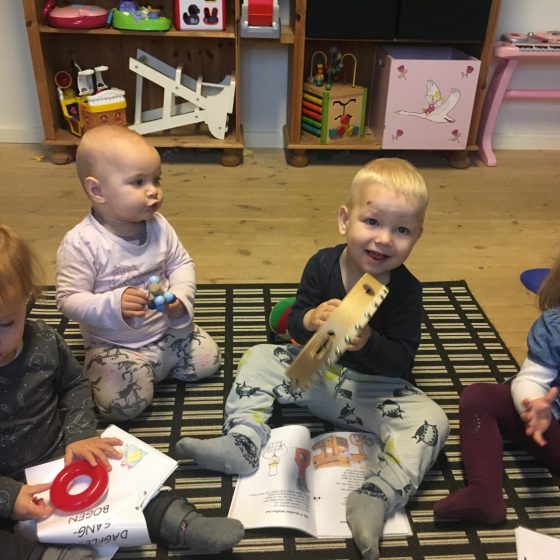 Evas lille bondegård er en pasningsordning med fokus på det enkelte barns behov og udvikling - på samme tid et alternativ til kommunal dagpleje/vuggestue.