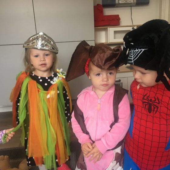 Evas lille bondegård er en pasningsordning med fokus på det enkelte barns behov og udvikling - på samme tid et alternativ til kommunal dagpleje/vuggestue.