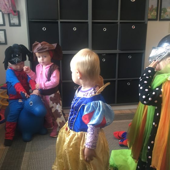 Evas lille bondegård er en pasningsordning med fokus på det enkelte barns behov og udvikling - på samme tid et alternativ til kommunal dagpleje/vuggestue.